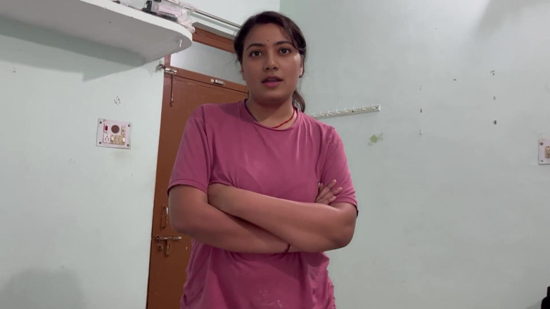Hotty_ragini: Meine große stiefschwester war wütend auf mich, wir teilten bett,...