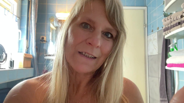 SweetSusi: 2 mal auf dich angepisst