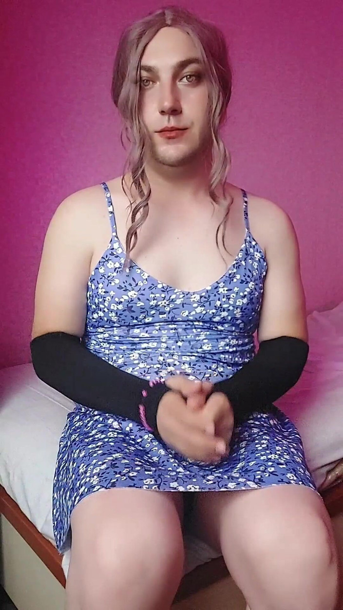 Kitty_Cross: 大屁股 femboy 业余模特娘娘腔变装热辣大美味的屁股光滑皮肤闪亮的女性化男孩白人荡妇