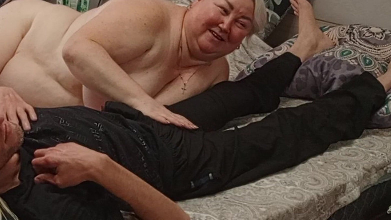 Zona901: Sousedka hladí mého ptáka pusou, dokud se nevystříká