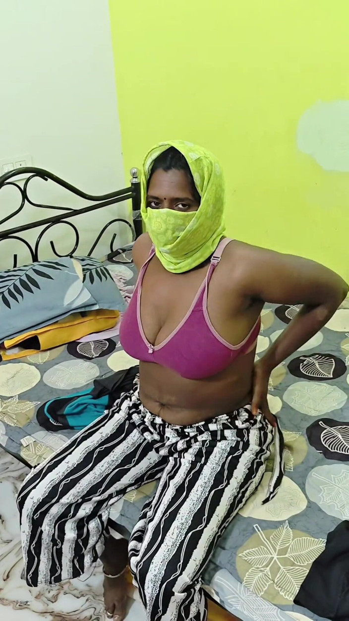 Thesana: India follada por dos amigos