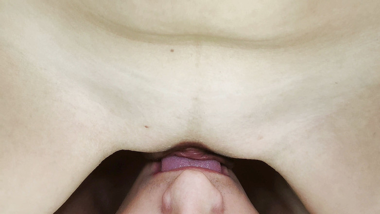 Nipple Stock: 남자의 혀에 미끄러져 젖은 펄스 외음부