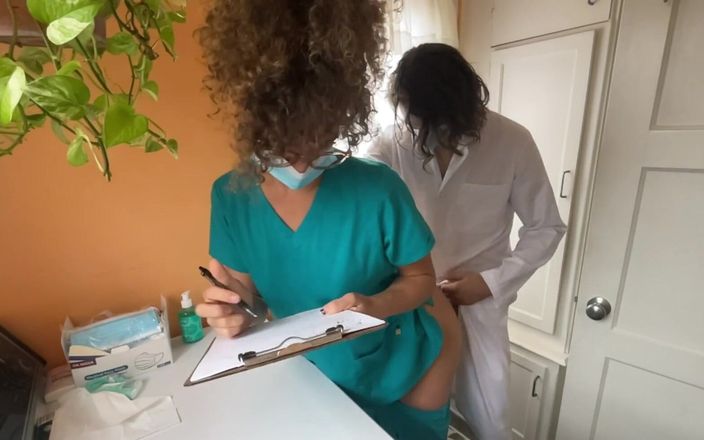 VibeWithMommy: Permainan peran perawat dan dokter! Lihat apa yang sebenarnya terjadi...