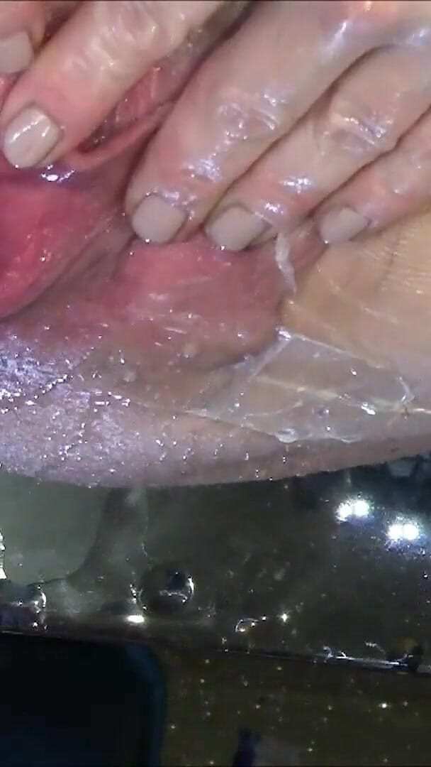 Close Play and Pee (Hot neighbor) Close Play and Pee (Hot neighbor)