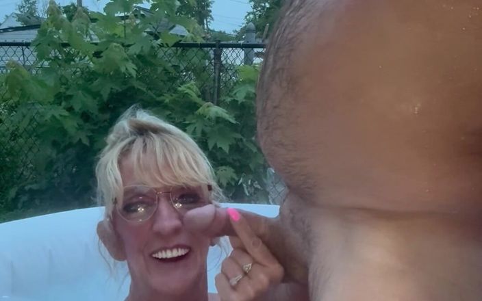 Jenni girl: Momenti sexy nella vasca idromassaggio perversa