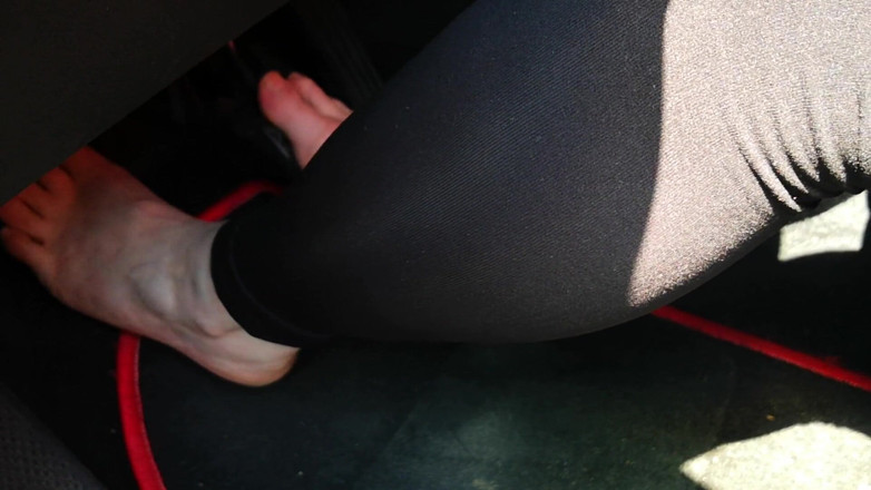 Bouncy Tits Action: Pedal pumping