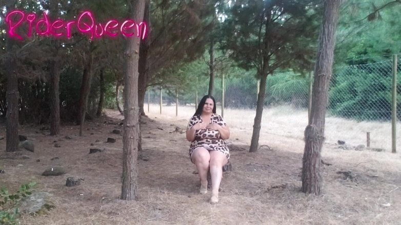 Riderqueen BBW Step Mom Latina Ebony: Sexy macecha Show Její Leodress Venku