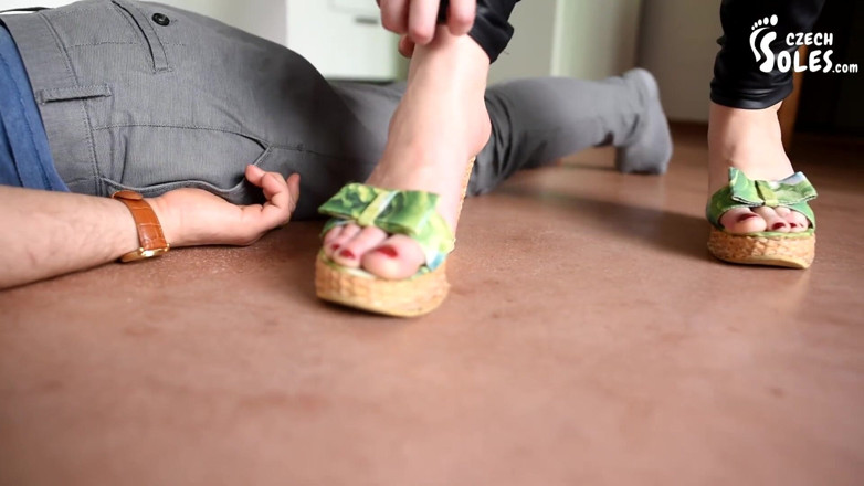 Czech Soles - foot fetish content: Trampeln, fußklatschen und anbetung