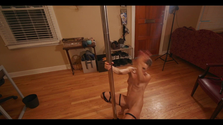 Lora Cross: Paaldans en naakt twerk
