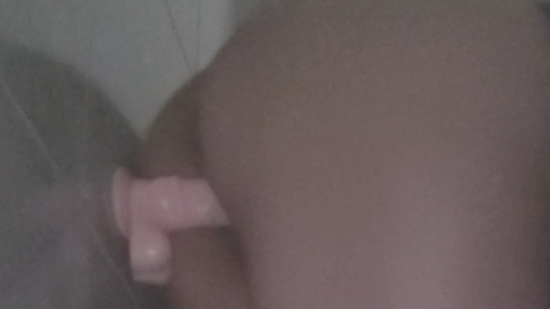 MassiveHungFoxy: Milf madrasta madura procura alguém para colocar um pau enorme...