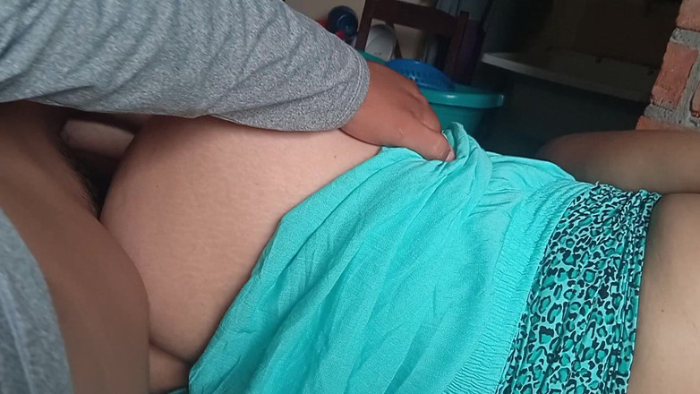 Eatrella j: Vytáhni mi šaty a dej do mě mého ptáka