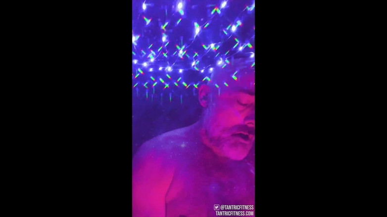 Tantric Fitness: Styvpappas kosmiska orgasm