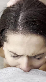 Serina adora mijar no cu lambendo e comendo porra