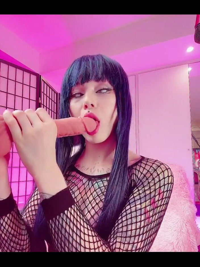 Karneli Bandi: Hinata Make Hot Blowjob