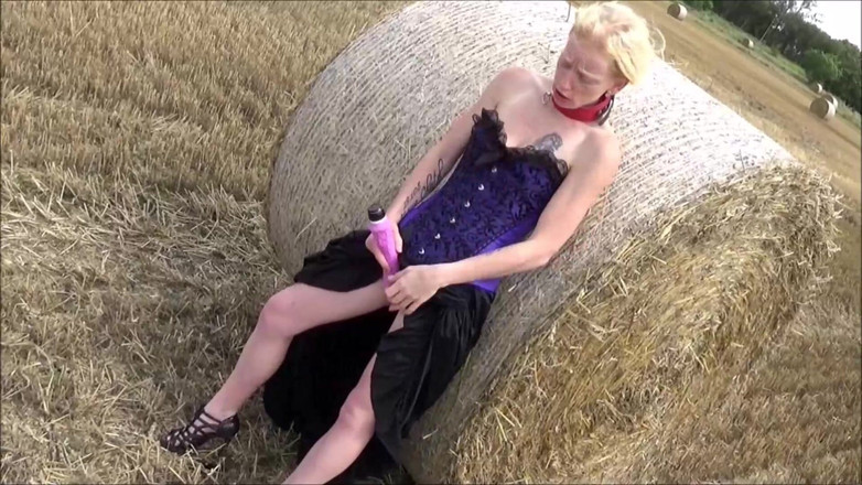 Slave Jenni: Рабиня на Кукурудзяному полі приходить за своїм господарем