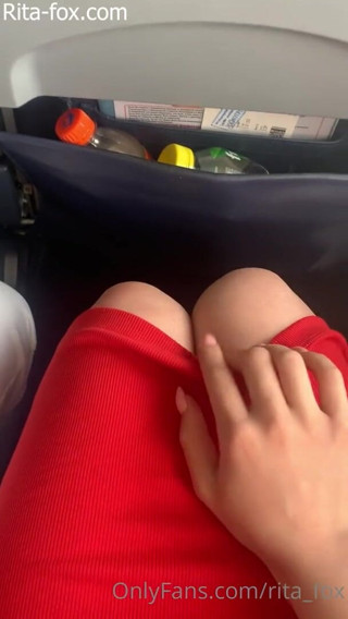 SugarNadya: Bermain dengan pepek saya semasa penumpang di sebelah saya
