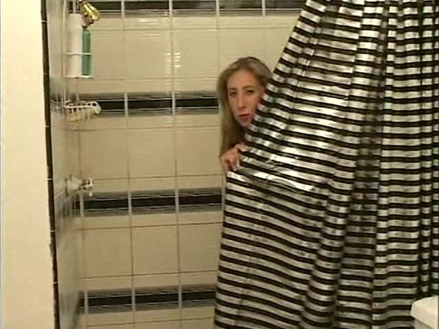 Eleganxia: Những người vợ ở nhà một mình: vợ # 129