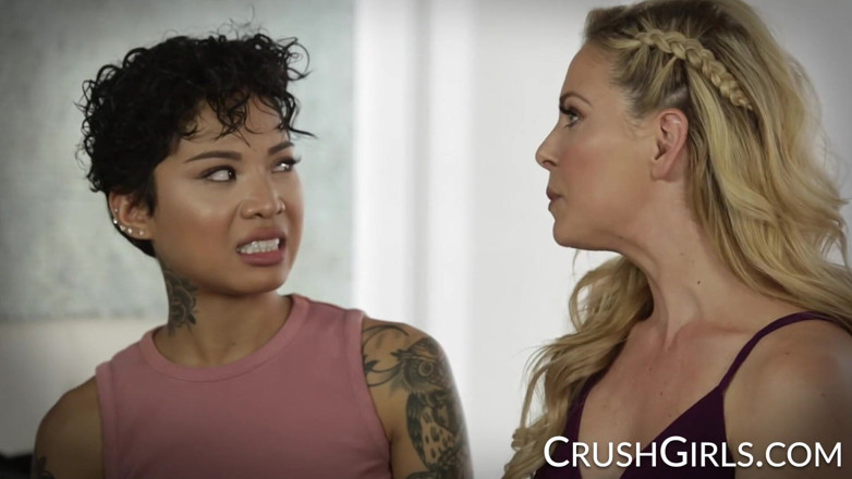 Crush Girls: Cherie Deville a její nevlastní dcera Honey Gold zlobí