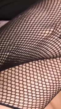 Tante seksi jepang dengan toket besar di-gangbang sambil pakai lingerie seksi