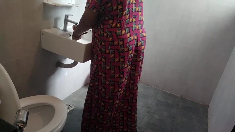 Reshmahotever: Chubby Stepaunty Hot Bathing