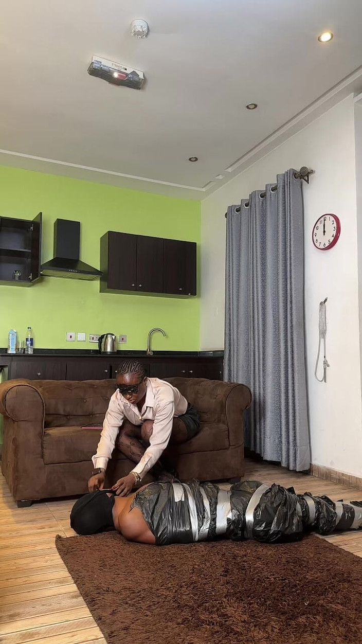 Domina Havi: Africké Femdom BDSM otroctví - Domina Havi