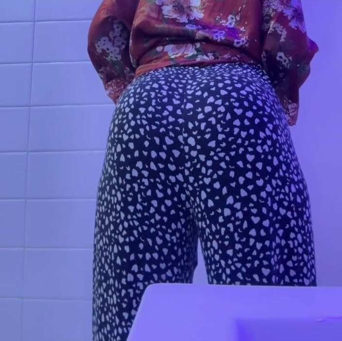 African Fart Queen: Late Night Stinky Pyjamas Farts
