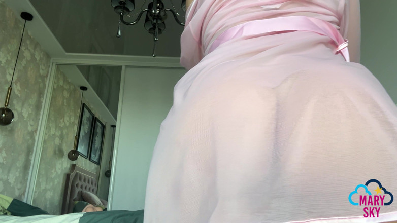 Mary_Sky: Una Ragazza Calda Scopa Intensamente La Sua Dolce Figa