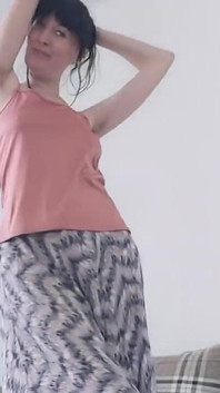 Ginnagg Super chlupatá kundička vyžaduje tvůj jazyk mezi nohama!