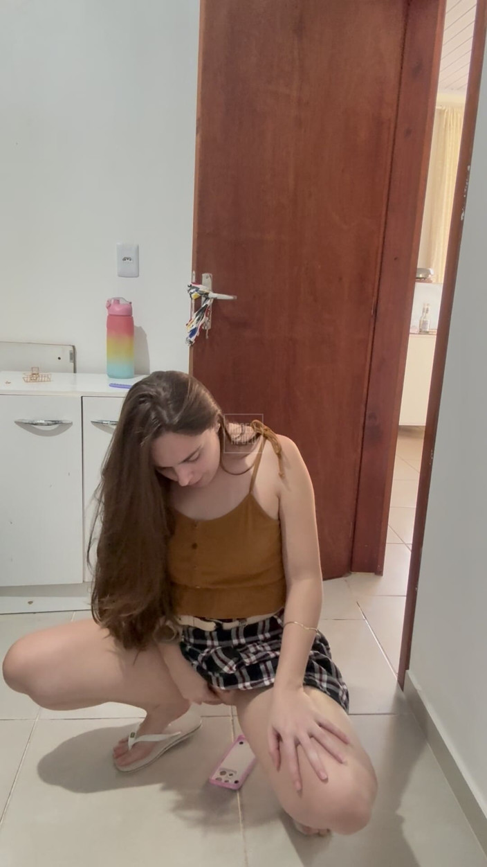 Angell Apolo: Blonde Big Ass Jumping Alone