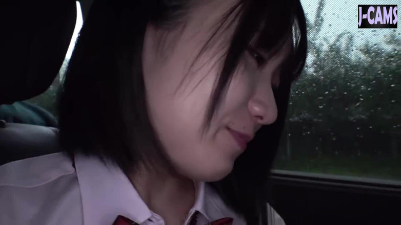 J-Cams: Cosplay Date. Schüchternes mädchen bei einem gewagten spaziergang im freien...