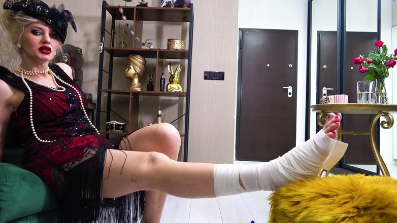 Goddess Celine: Burkulmuş ayak bileği fetişi