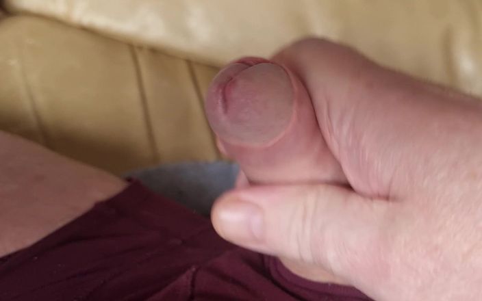 Pellefnatt: Il patrigno si trova a letto, giocando con il mio...