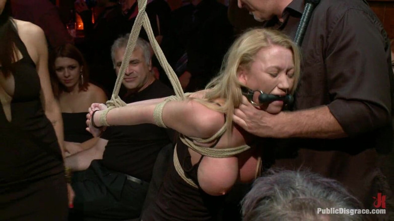 Public Disgrace by Kink: Mulut tapi seksi sekali