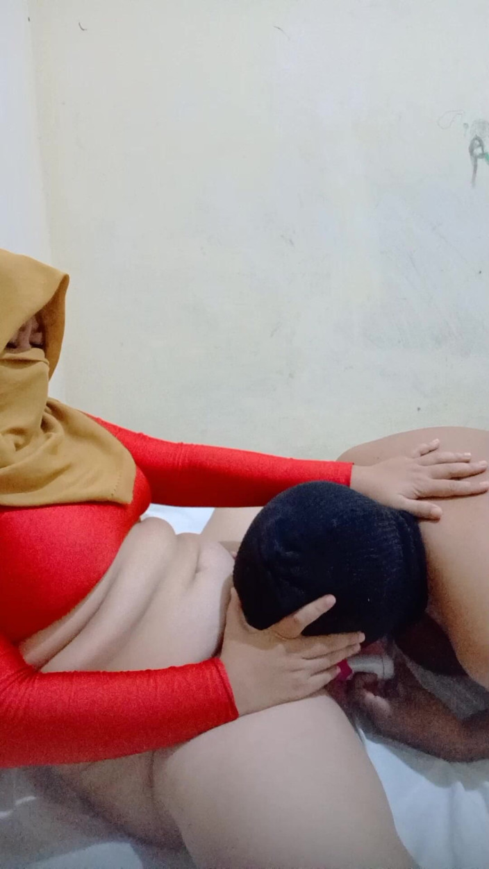 worldjeri69: Abang tiri sempit adik tirinya di pertunjukan seks