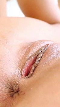 Buatan sendiri Remaja Latina Noemi Short Cameltoe dan Melancap Dildo