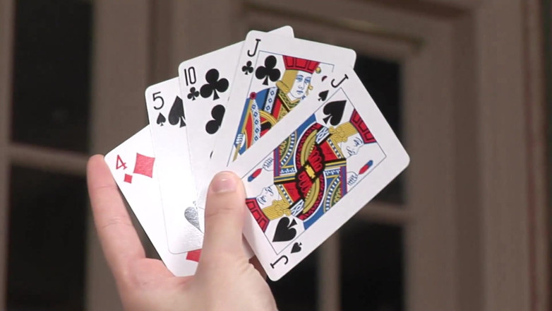 Hot Girlz: Tentadoras gostosas jogam um jogo de strip card