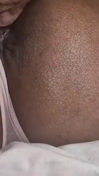 Solo hijastro real puede comer coño de madrastra lamiendo culo así. El mejor amor sexual