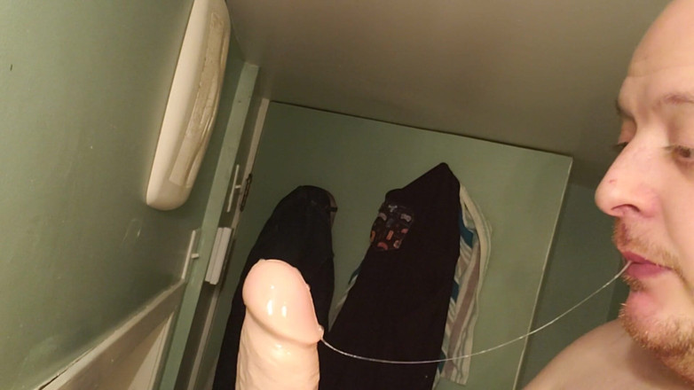 Charlieboy69: Gırtlağına kadar 11 inç dildo günü 7 bölüm 2