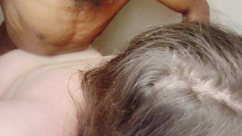 Thekookiejar: Si Dia mula menggoncang pantat putih besarnya dan serta-merta membuatkan...