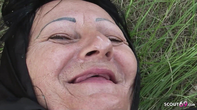 Full porn collection: Cachonda milf secretamente follada al aire libre por hijastro y...