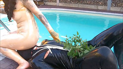 Domina Lady Vampira - SM Studio Femdom Empire: 赤脚怪物 - cbt在裸脚下折磨