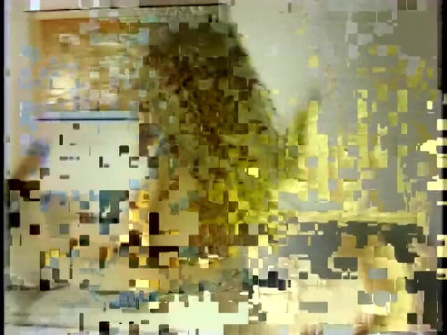 Old Good Porn: Крошка-блондинка шлепает задницу стройной брюнетки на диване во время женского боя