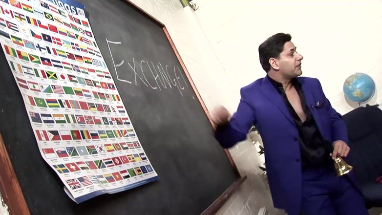 XTime Vod: lesbiynon ki choot chaatna oongli karne vaala dildo ghusaana