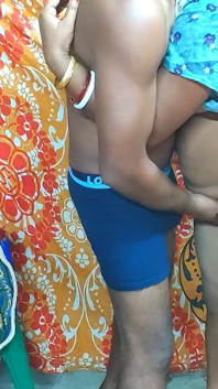 Saya seronok meninggalkan adik ipar saya berbogel, seks kampung India
