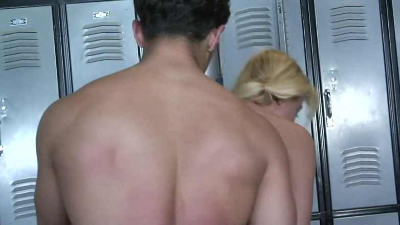 Radical: Horny gym whore fucking
