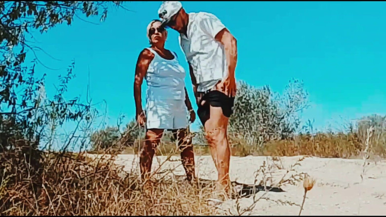 Crazyfamily 1970: Смоктати незнайомця на дорозі