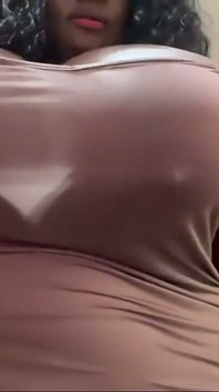 Uwielbienie piersi BBW i fetysz jęczenia