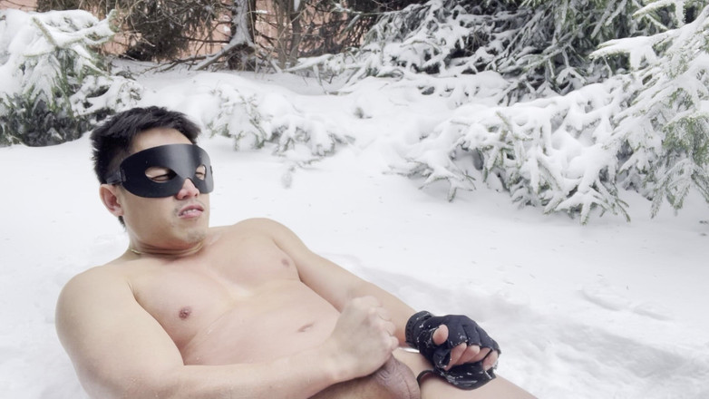 barenakedboy: Heat congelate: goală în zăpadă cu un finisaj masiv