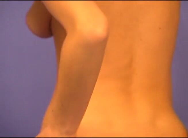 Flash Model Amateurs: Deusa peluda brinca com seu corpo sexy