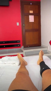 Un masaj cu un final fericit. O maseur sexuală face sex cu clientul